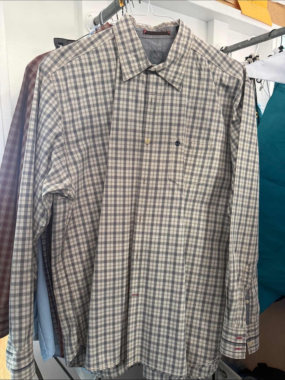 Men's Gray Plaid Long-Sleeve Button-Up Shirt